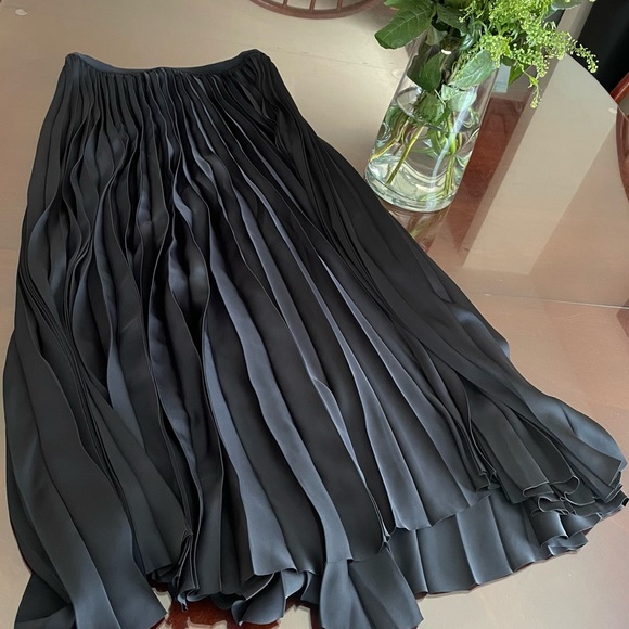 Aritzia Babaton Black Pleated Skirt - Picture 2 of 5